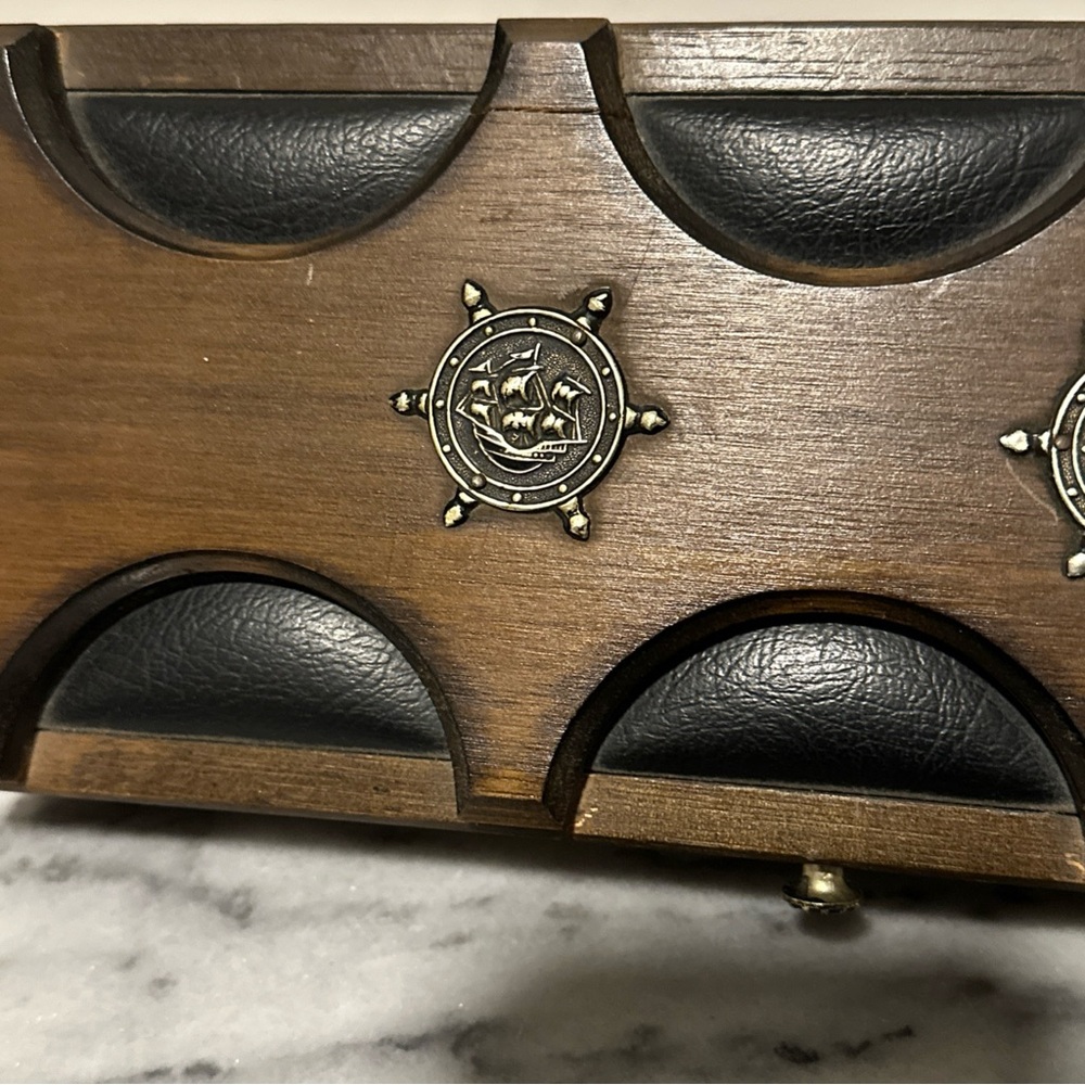 Wooden pirates chest jewelry Box sailboat/ sailboat wheel details - Picture 11 of 16